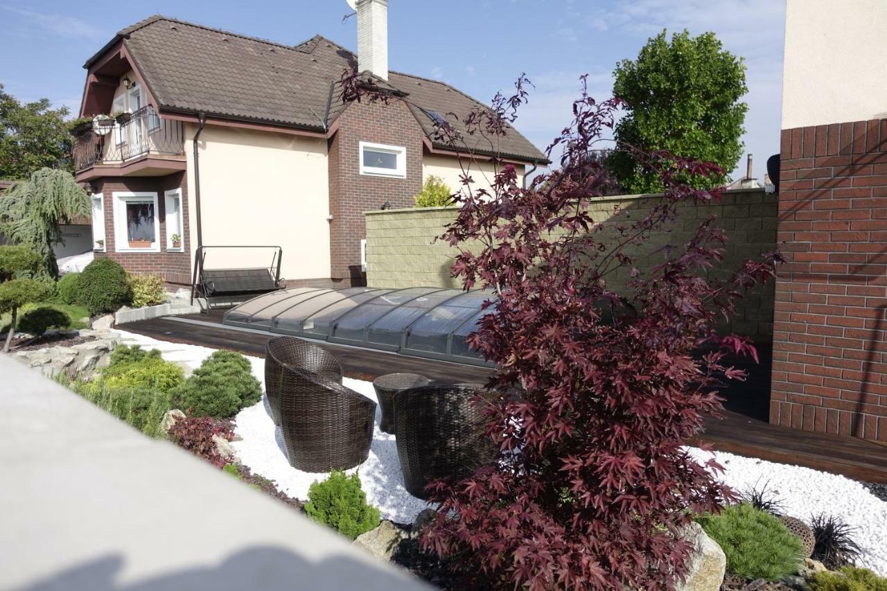 Janosikova Tiny House With Private Pool 아파트 외부 사진