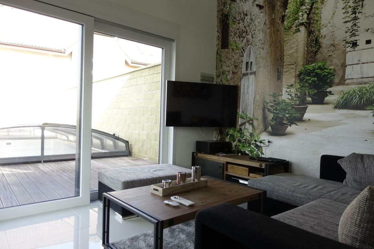 Janosikova Tiny House With Private Pool 아파트 외부 사진