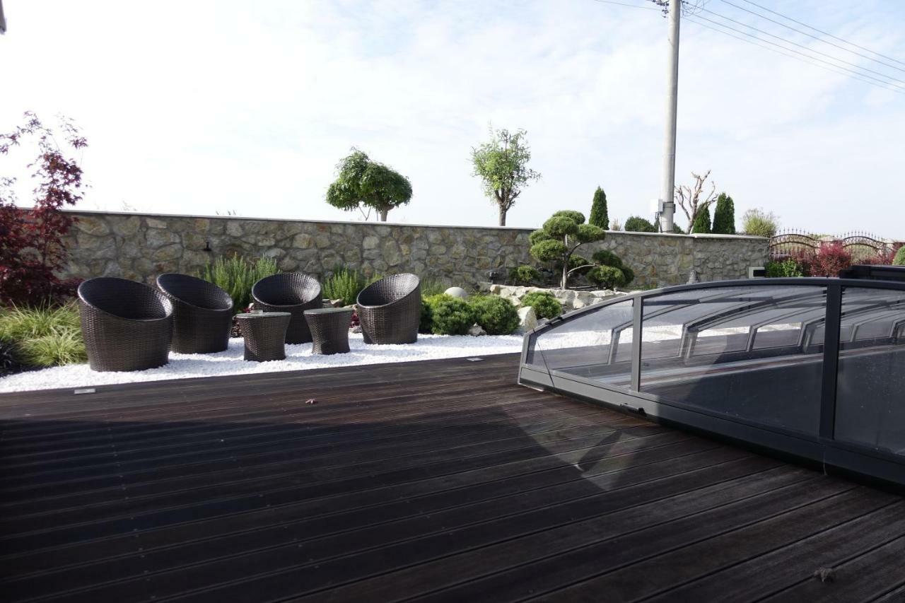 Janosikova Tiny House With Private Pool 아파트 외부 사진