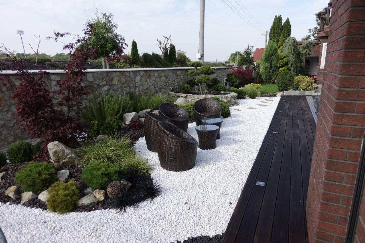 Janosikova Tiny House With Private Pool 아파트 외부 사진