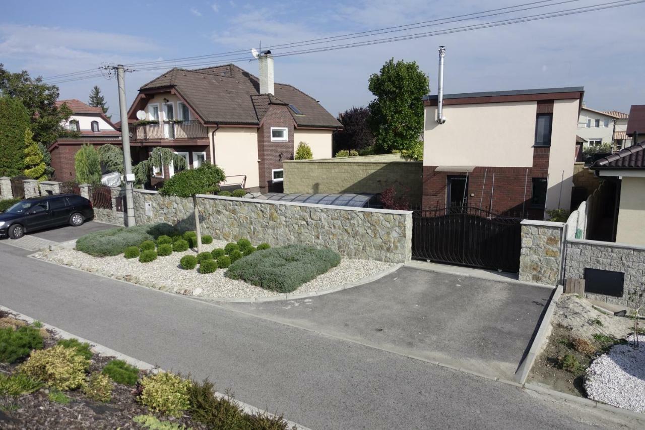 Janosikova Tiny House With Private Pool 아파트 외부 사진